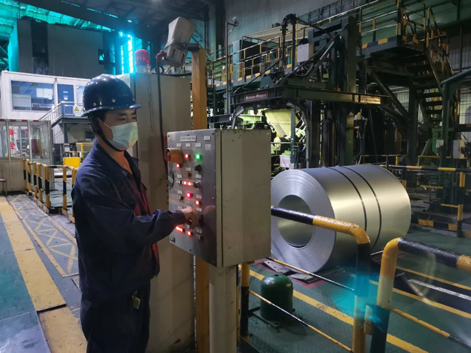 “酒钢造”高端薄规格镀铝锌板成功进入电子制造领域