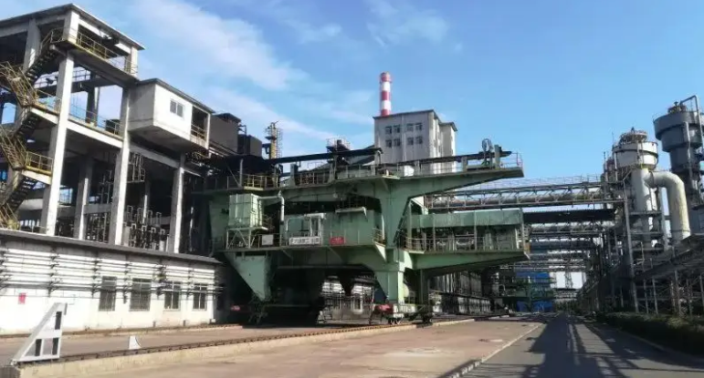 鞍钢集团首套焦炉加热系统智能巡检机器人在朝阳钢铁焦化厂投运