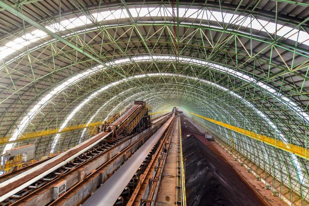 全国最大的全封闭式料棚在沙钢投运