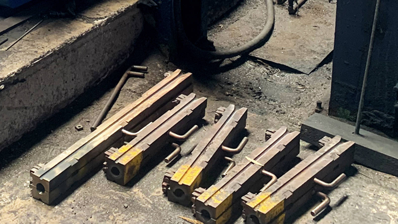 安装过钢导槽对测径仪的保护