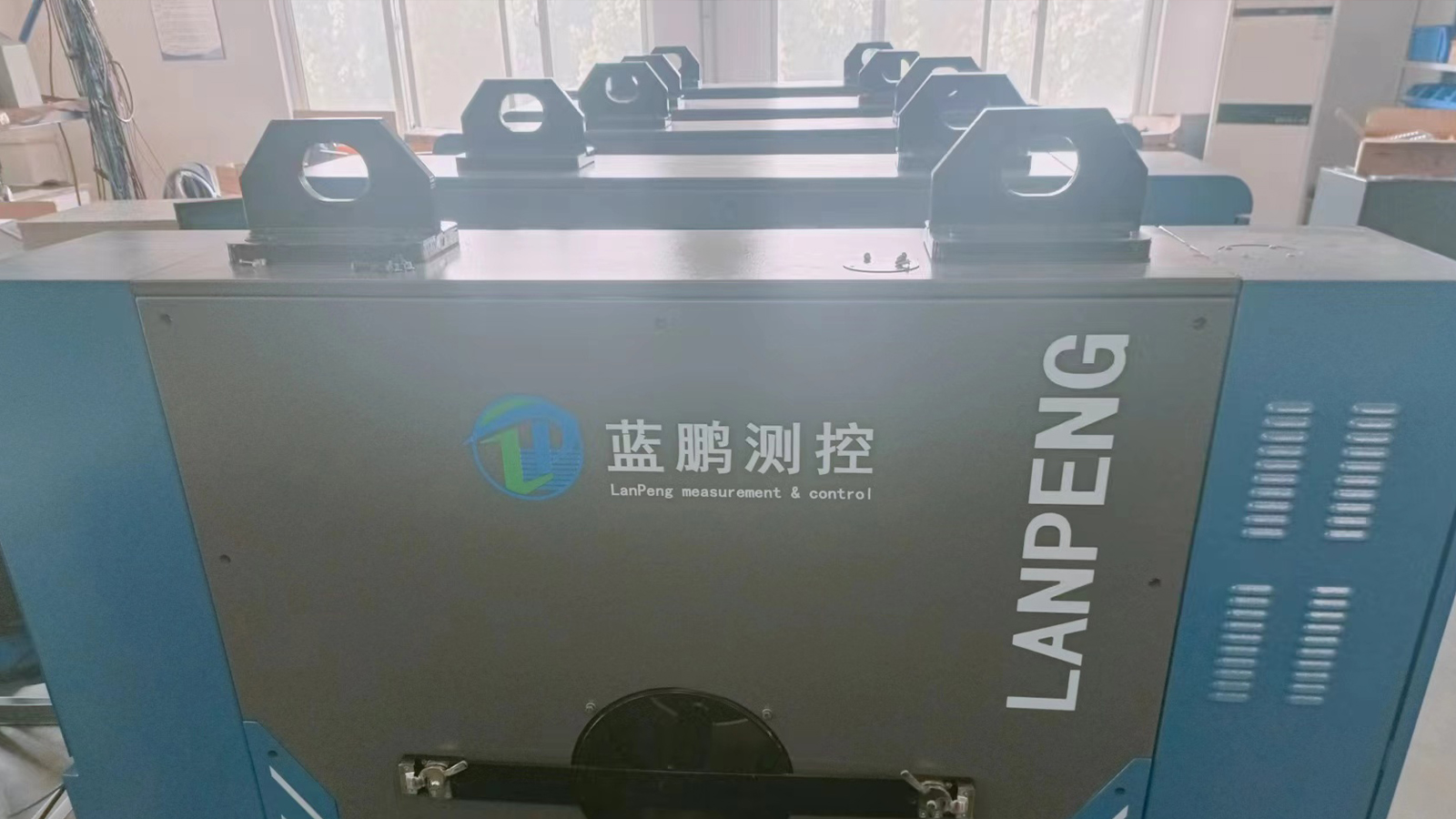 精益求精 测径仪颜色也是一种工艺细节